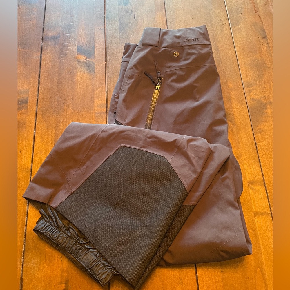 Men’s medium Arcteryx goretex pants